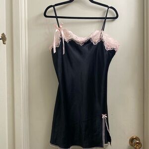 Victorias Secret - Large - Black - Babydoll - Pink trim - Side slit